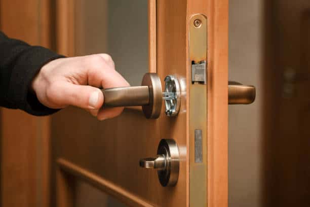 Insatisfait d’un serrurier à Lyon 3 le dimanche : que faire ?